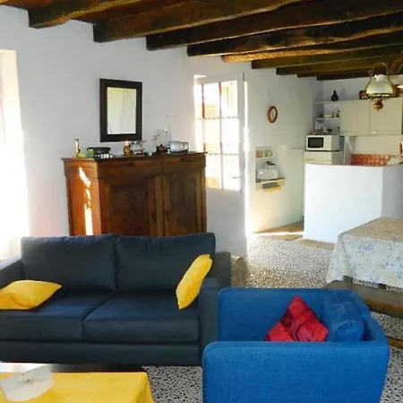 Casa vacanze Comfortable Holiday With Garden Sainte-Croix-de-Beaumont